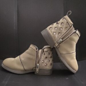 OshKosh B'gosh Tan Ankle Booties with Star Cutouts